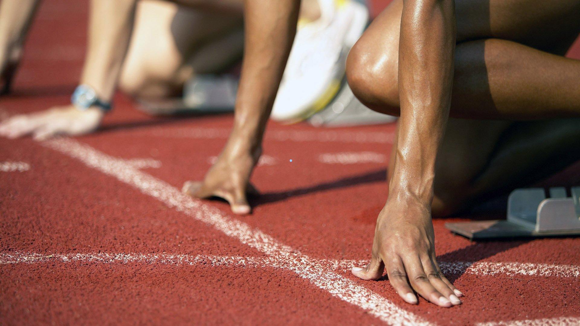 老鹰3-1夺赛点却埋隐患，拉拉维亚关键犯规掀起技术争议风暴